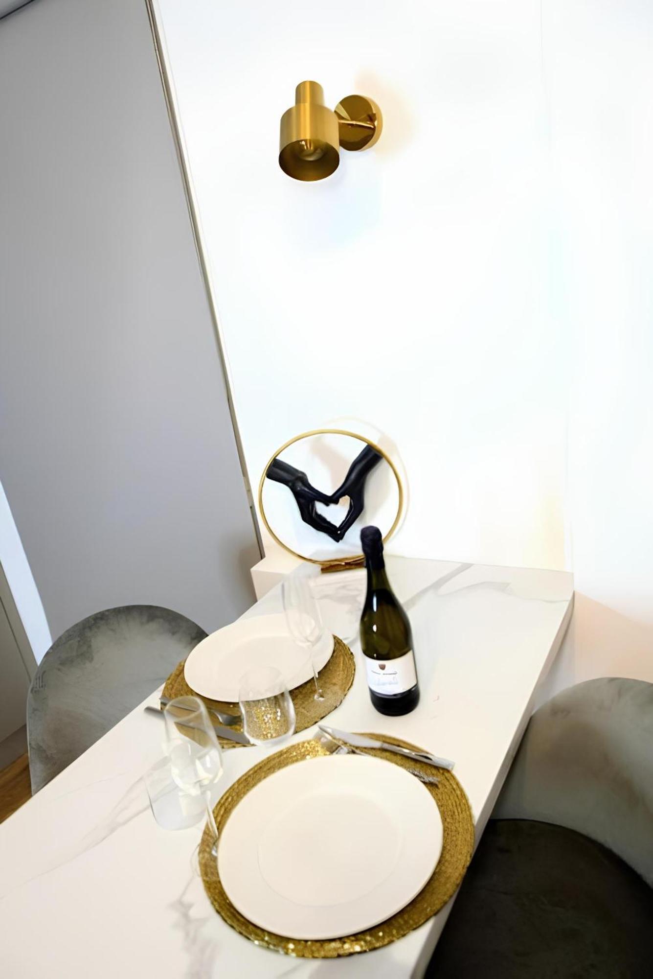Ferienwohnung Vuel Sea View House -10 Minutes From The Airport Fiumicino Exterior foto