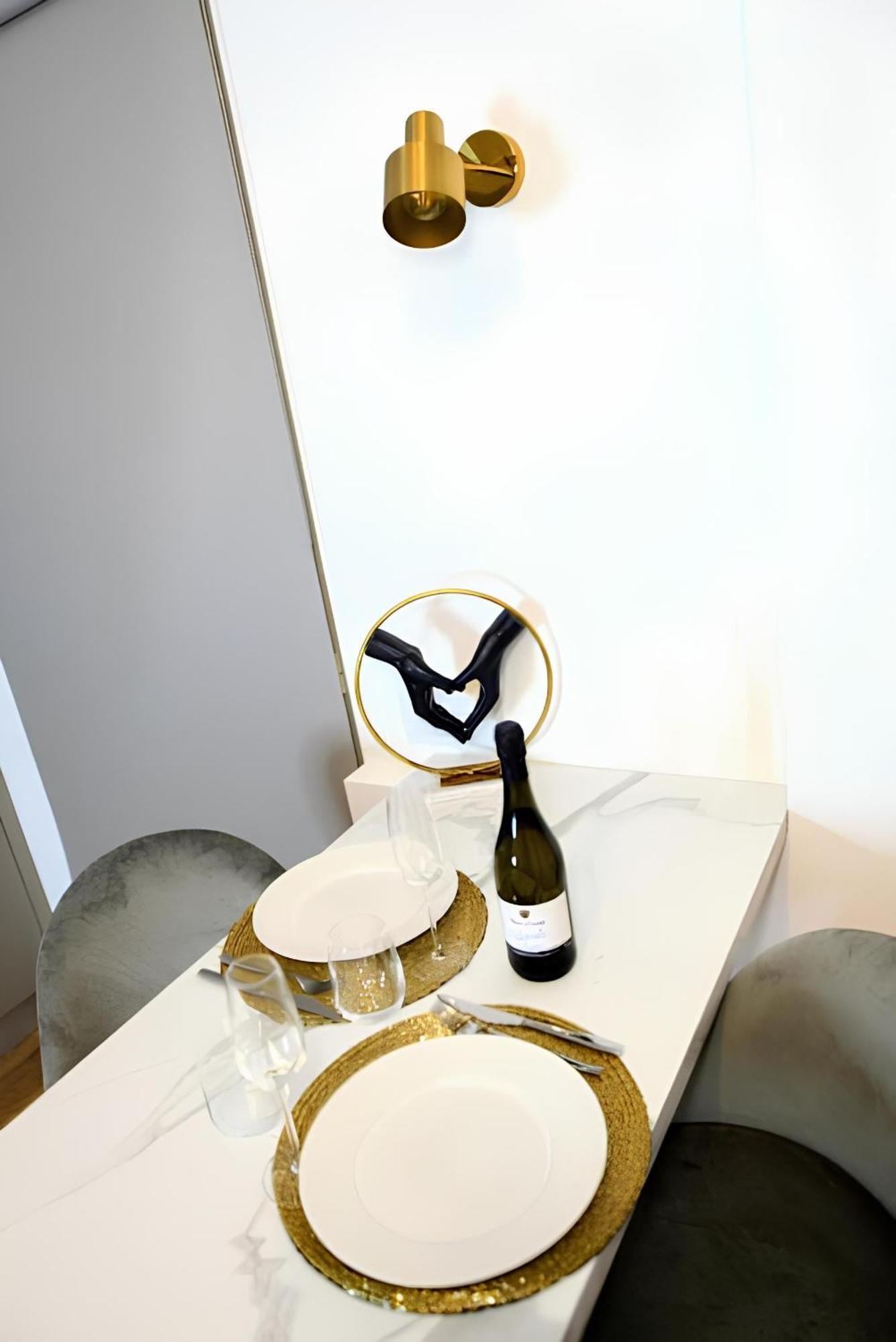 Ferienwohnung Vuel Sea View House -10 Minutes From The Airport Fiumicino Exterior foto